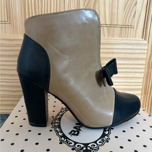 Parisian Girly Neutral Tan Cream French Bow Polka Dot Ankle Booties Banned EU 38